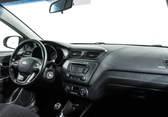 Подержанный автомобиль Kia Rio Sedan 2013 года (9 фото)