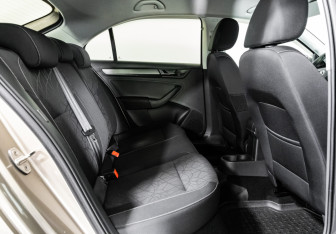 Подержанный автомобиль Skoda Rapid Liftback 2018 года (18 фото)
