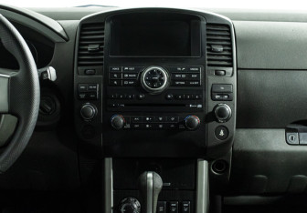 Подержанный автомобиль Nissan Pathfinder 2011 года (14 фото)