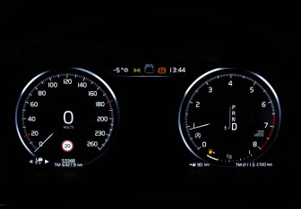 Подержанный автомобиль Volvo XC60 2021 года (31 фото)