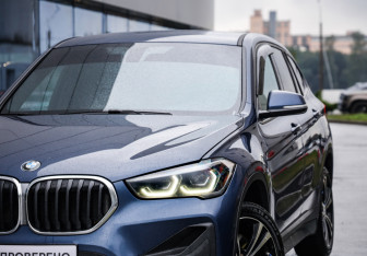 Подержанный автомобиль BMW X1 2021 года (2 фото)