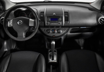 Подержанный автомобиль Nissan Note 2012 года (14 фото)