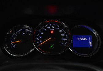 Подержанный автомобиль Renault Duster 2017 года (18 фото)