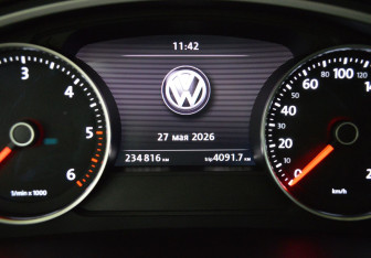 Подержанный автомобиль Volkswagen Touareg 2016 года (19 фото)