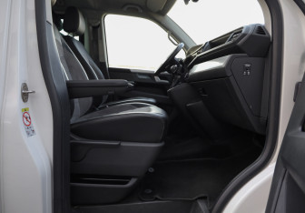 Подержанный автомобиль Volkswagen Multivan 2020 года (27 фото)