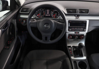 Подержанный автомобиль Volkswagen Passat Sedan 2012 года (9 фото)