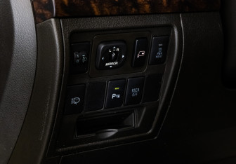 Подержанный автомобиль Toyota Land Cruiser Suv 2010 года (18 фото)