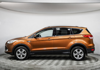 Подержанный автомобиль Ford Kuga 2015 года (8 фото)