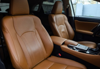 Подержанный автомобиль Lexus RX 2022 года (15 фото)