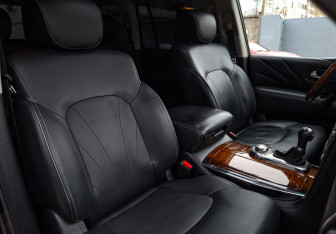 Подержанный автомобиль Infiniti QX80 2017 года (15 фото)