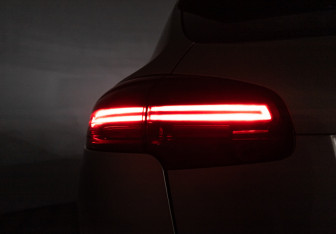 Подержанный автомобиль Porsche Cayenne 2016 года (25 фото)