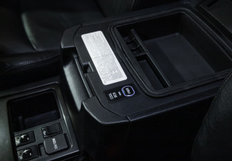 Подержанный автомобиль Toyota Land Cruiser Prado 2014 года (15 фото)