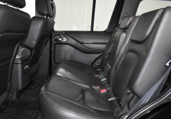 Подержанный автомобиль Nissan Pathfinder 2007 года (16 фото)