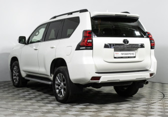 Подержанный автомобиль Toyota Land Cruiser Prado 2017 года (7 фото)