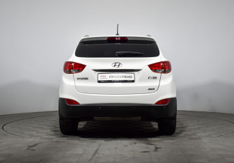 Подержанный автомобиль Hyundai ix35 2012 года (6 фото)