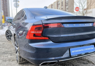 Подержанный автомобиль Volvo S90 2019 года (10 фото)