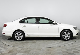Подержанный автомобиль Volkswagen Jetta Sedan 2014 года (4 фото)