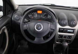 Подержанный автомобиль Renault Logan Sedan 2015 года (10 фото)