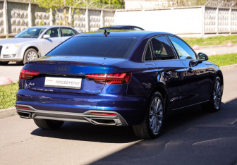 Подержанный автомобиль Audi A4 Sedan 2021 года (6 фото)