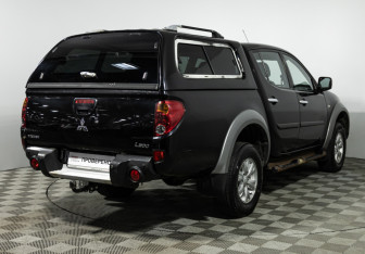 Подержанный автомобиль Mitsubishi L200 2014 года (5 фото)