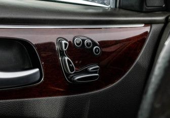 Подержанный автомобиль Hyundai Equus 2012 года (24 фото)