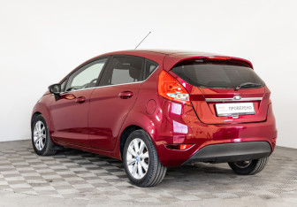 Подержанный автомобиль Ford Fiesta Hatchback 2011 года (7 фото)