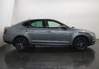 Подержанный автомобиль Skoda Octavia Liftback 2020 года (4 фото)