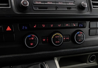 Подержанный автомобиль Volkswagen Caravelle 2018 года (14 фото)