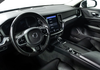Подержанный автомобиль Volvo V60 2019 года (11 фото)
