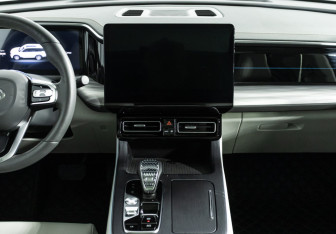 Подержанный автомобиль GAC GS8 2023 года (14 фото)