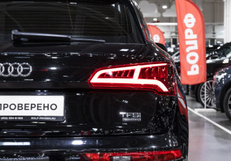 Подержанный автомобиль Audi Q5 2018 года (12 фото)