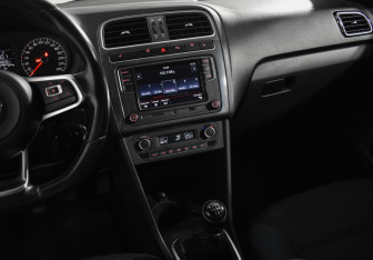 Подержанный автомобиль Volkswagen Polo Sedan 2019 года (18 фото)