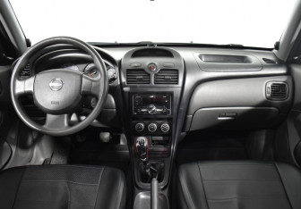 Подержанный автомобиль Nissan Almera Classic 2011 года (11 фото)