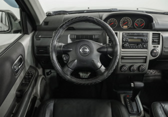 Подержанный автомобиль Nissan X-Trail 2006 года (11 фото)
