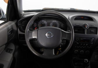 Подержанный автомобиль Nissan Almera Classic 2008 года (10 фото)