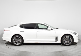 Подержанный автомобиль Kia Stinger 2018 года (4 фото)