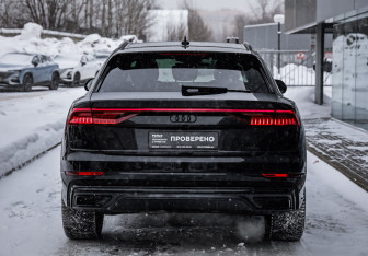Подержанный автомобиль Audi Q8 2019 года (7 фото)