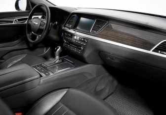 Подержанный автомобиль Hyundai Genesis 2014 года (15 фото)