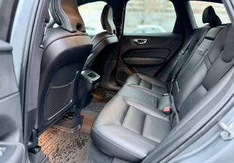 Подержанный автомобиль Volvo XC60 2019 года (12 фото)