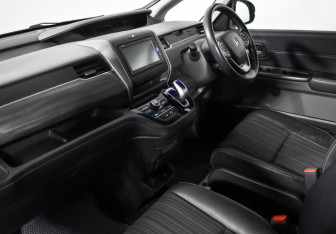 Подержанный автомобиль Honda Freed 2016 года (9 фото)