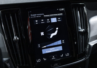 Подержанный автомобиль Volvo V90 Cross Country 2017 года (23 фото)