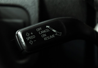 Подержанный автомобиль Volkswagen Touareg 2013 года (19 фото)