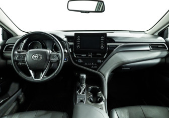 Подержанный автомобиль Toyota Camry Sedan 2022 года (13 фото)