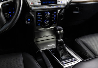 Подержанный автомобиль Toyota Land Cruiser Prado 2021 года (15 фото)