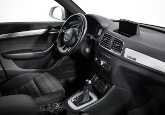 Подержанный автомобиль Audi Q3 2015 года (13 фото)