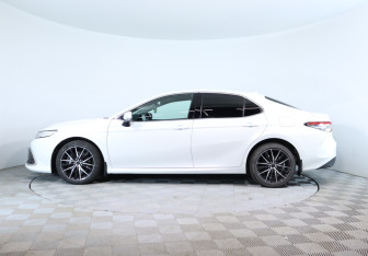 Подержанный автомобиль Toyota Camry Sedan 2021 года (9 фото)
