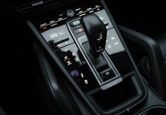 Подержанный автомобиль Porsche Cayenne 2018 года (22 фото)