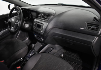 Подержанный автомобиль Kia Rio Sedan 2015 года (11 фото)