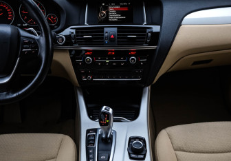 Подержанный автомобиль BMW X4 2017 года (16 фото)