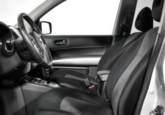 Подержанный автомобиль Nissan X-Trail 2012 года (10 фото)